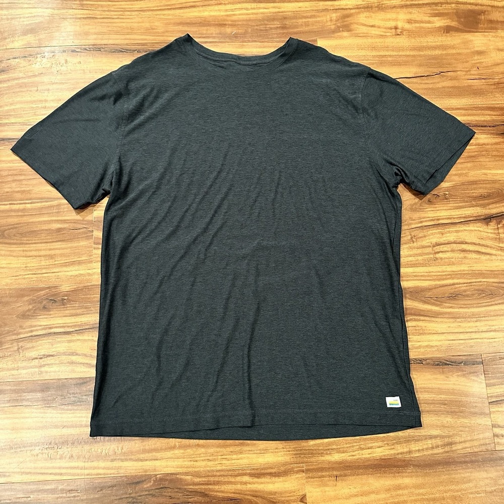 Vuori Shirt Mens XL Gray Solid Crewneck Tee Athletic Jersey Logo Hem Stretch